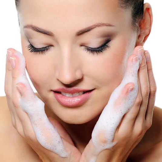 COMMON-AT-HOME-ACNE-TREATMENT-PITFALLS-FEATURE-IMAGE.jpg-1 COMMON-AT-HOME-ACNE-TREATMENT-PITFALLS-FEATURE-IMAGE.jpg-1
